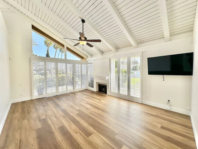 Building Photo - 123 Cancha de Golf