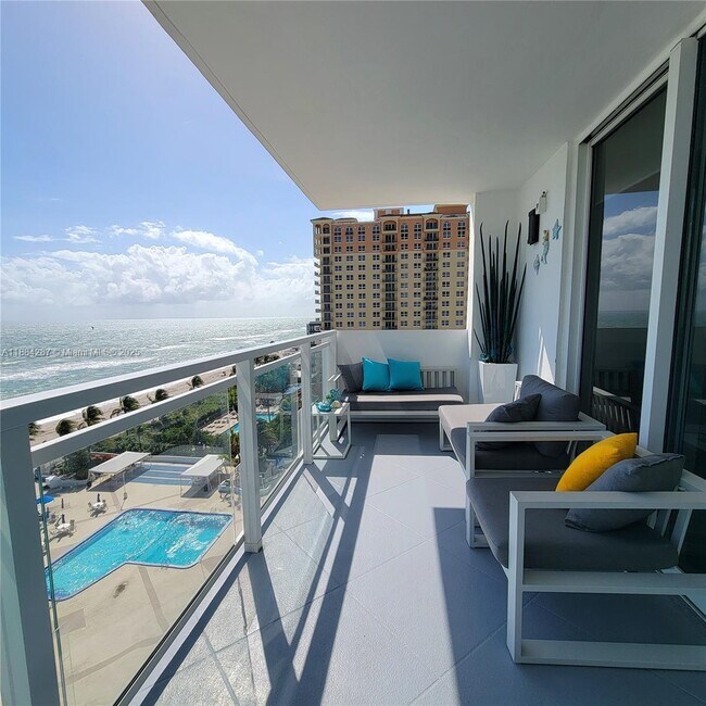 Building Photo - 2030 S Ocean Dr
