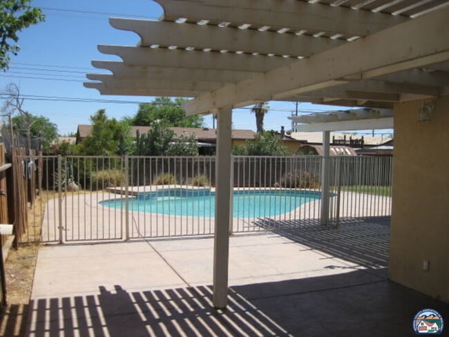 Building Photo - 1661 Yucca Dr