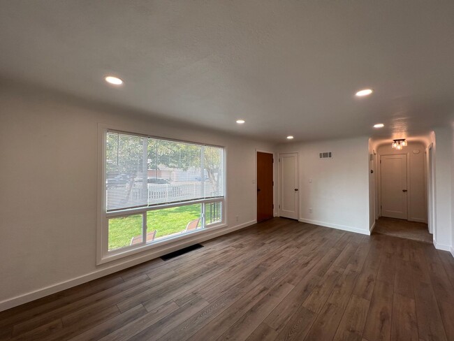 Building Photo - 545be