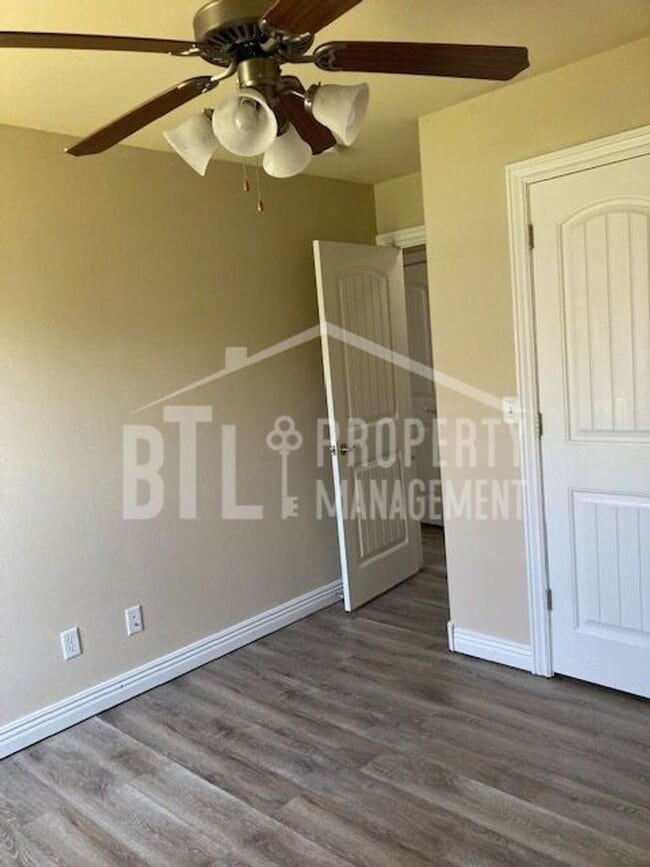 Building Photo - Beautiful Duplex in Forsyth, MO