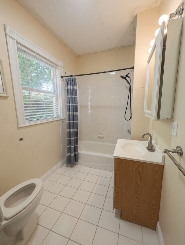Building Photo - Amazing 5 bed 2 bath in Lower Allston