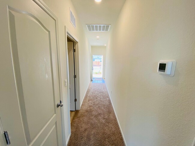 Building Photo - 5531 Glowhaven St