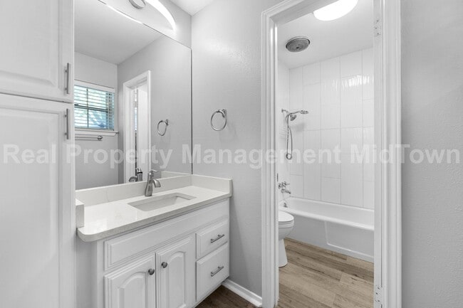 Building Photo - 2827 Blackwood Dr