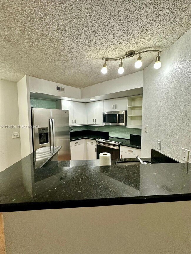 Building Photo - 643 Vista Isles Dr