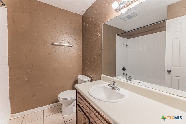 Building Photo - 3006 Belmont Dr