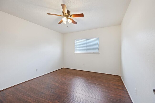 Building Photo - 20027 Crazy Horse Cir
