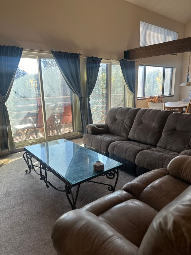 Building Photo - 2 bed plus large loft! All utilities inclu...