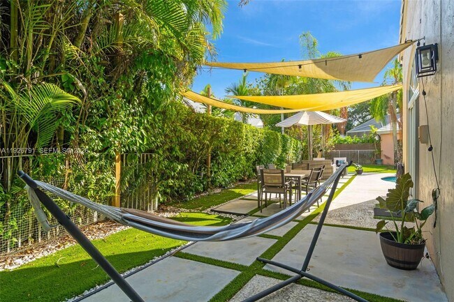 Building Photo - 15241 Wilshire Ct