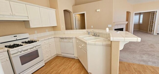 Building Photo - 2 Bedroom 2 bath 2 Car garage Plus Bonus R...