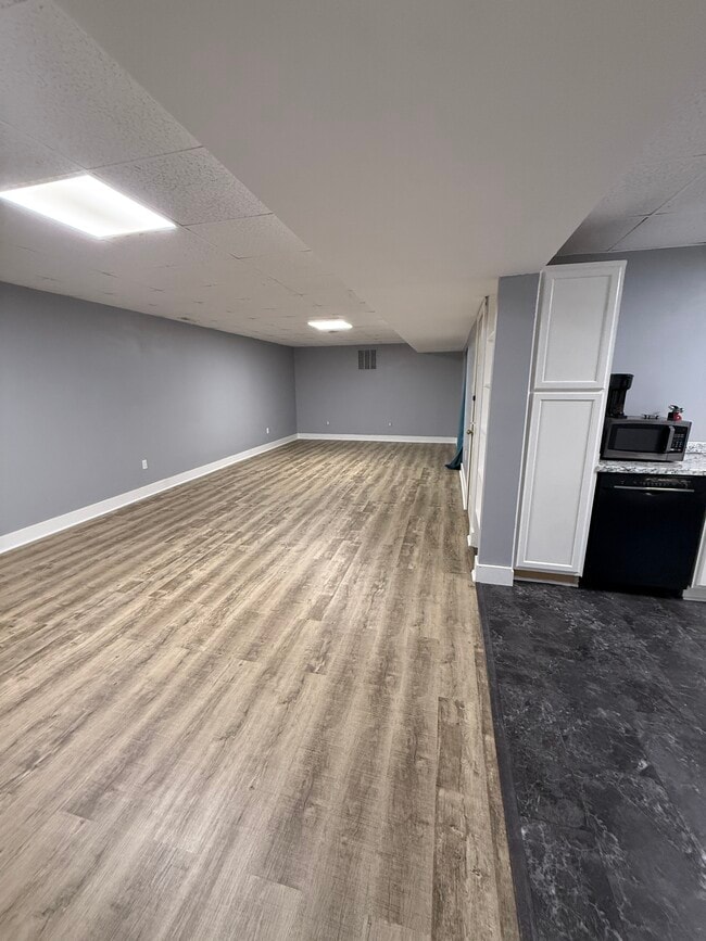 Building Photo - 4711 Highview Ct