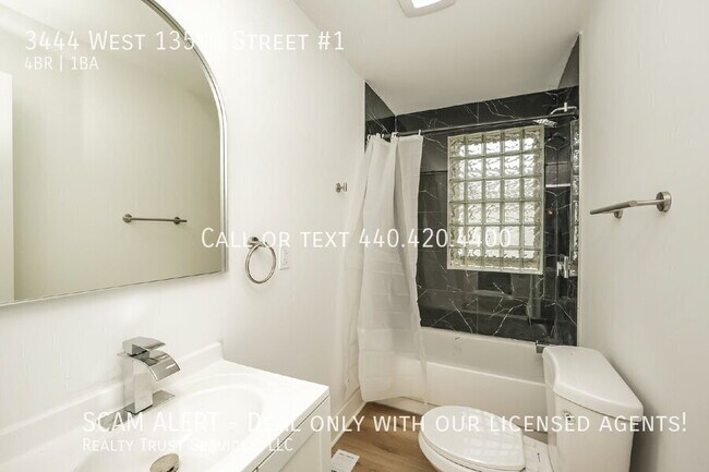Building Photo - 3444 W 135th St