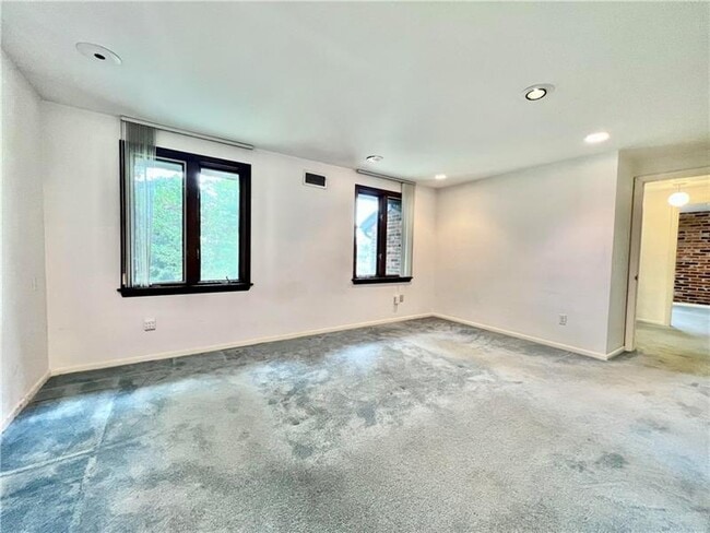 Building Photo - 112 Pheasant Dr