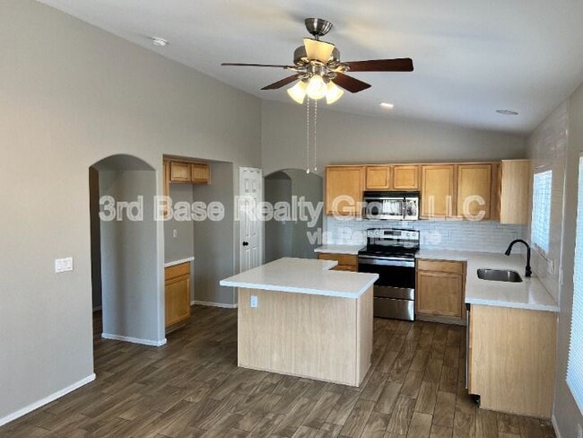Building Photo - 724 S 223rd Ln