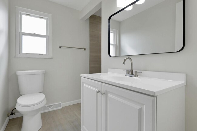 Building Photo - 3114 Kingswood Dr