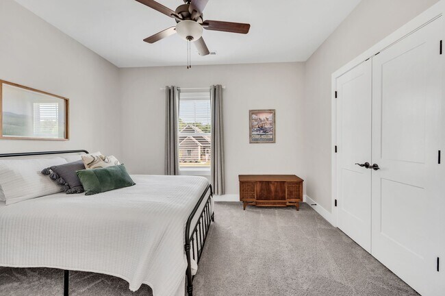 Building Photo - 1016 Sycamore Rdg E