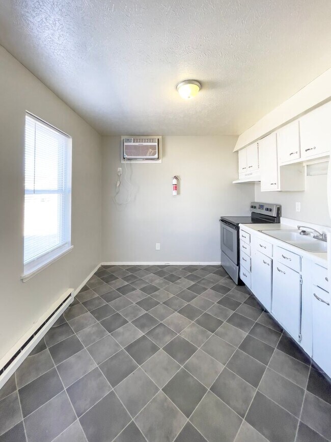 Building Photo - 2 Bedroom Flats Near Walking Trails!