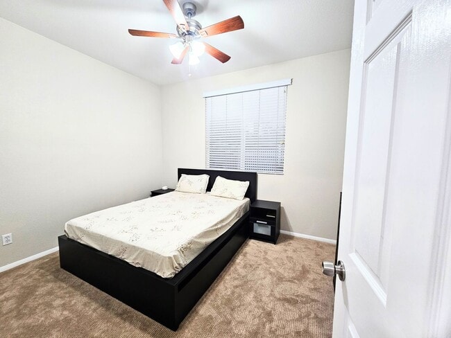 Building Photo - Highly Upgraded Paseo Del Sol Home!