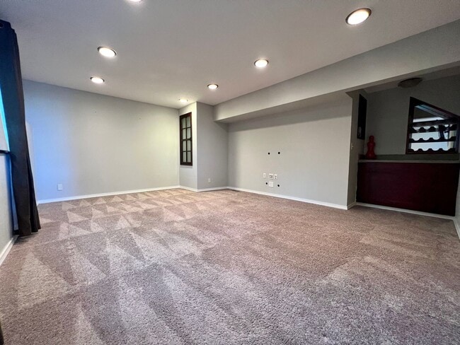 Building Photo - Charming and Spacious Home in a Convenient Gresham Location!