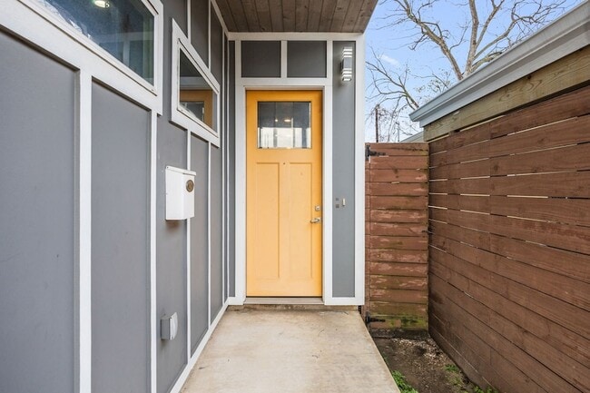 Building Photo - 317 E 35th St