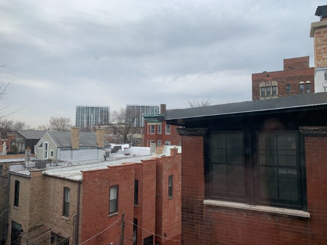 Building Photo - 537 W Deming Pl