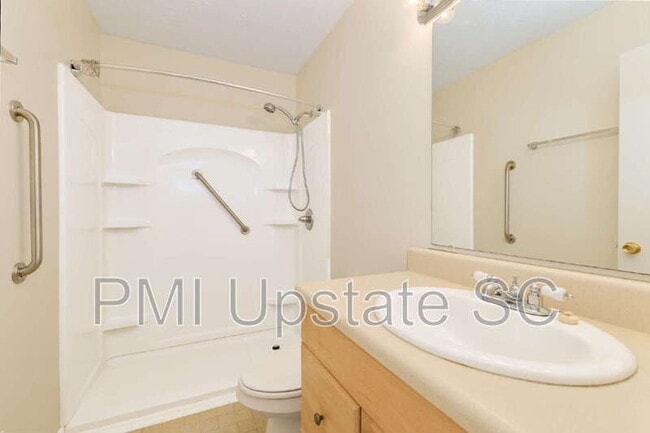 Building Photo - 100 Buttercup Way