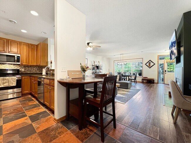 Building Photo - 4940 Underwood Ln N