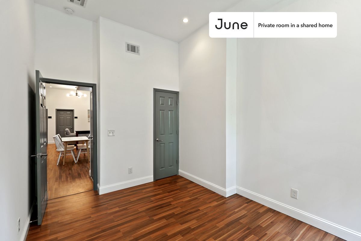 Building Photo - Room in Shared 4 bed/1 bath home