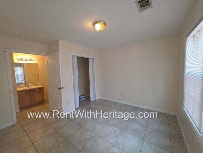 Building Photo - Fantastic 4bd/2.5ba Townhome/ Swim Tennis/ Great Location