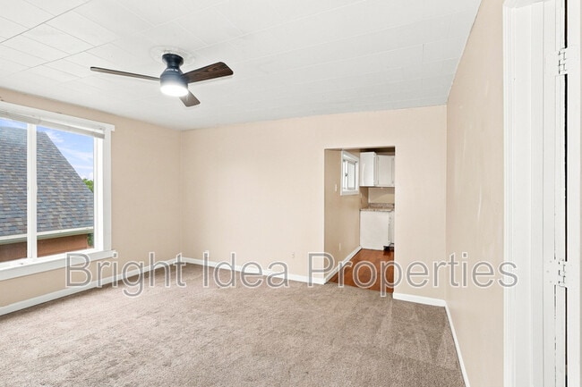 Building Photo - 1097 Suburban Ave E