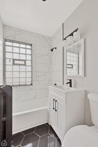 Building Photo - 3638 W Cornelia Ave