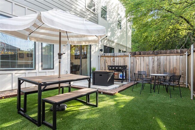 Building Photo - 1811 Webberville Rd