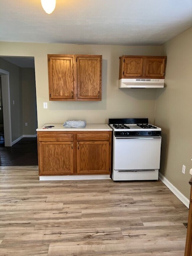 Building Photo - Single Family House in Town