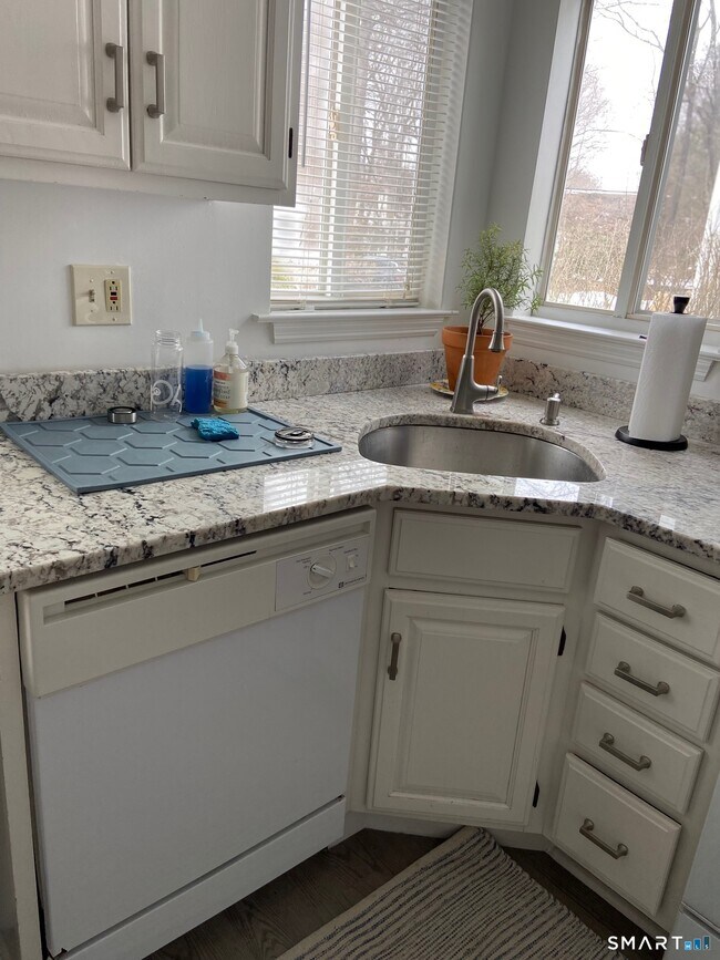 Building Photo - 4 McKendry Ct