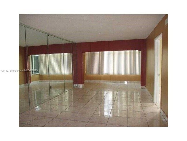 Building Photo - 120 Royal Palm Rd