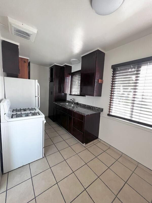 Apt #1 - 10464 Santa Monica Blvd