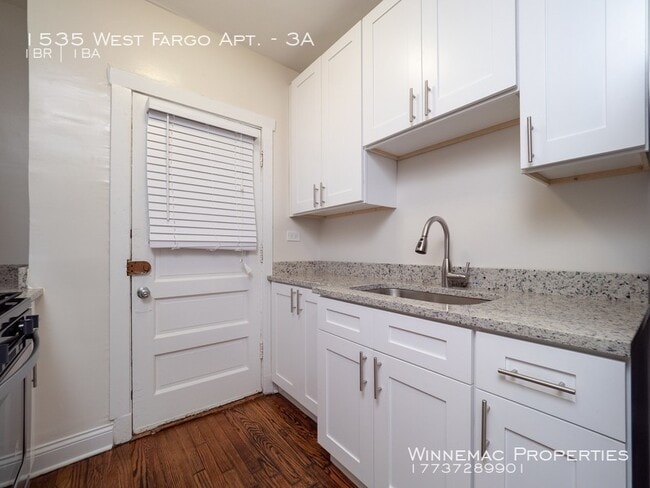 Building Photo - 1535 W Fargo Ave