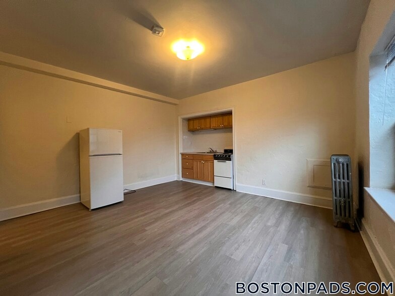 Building Photo - 2 Elmwood Ave