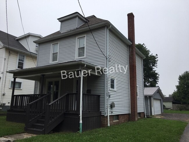 Building Photo - Two Bedroom, 1 1/2 Baths