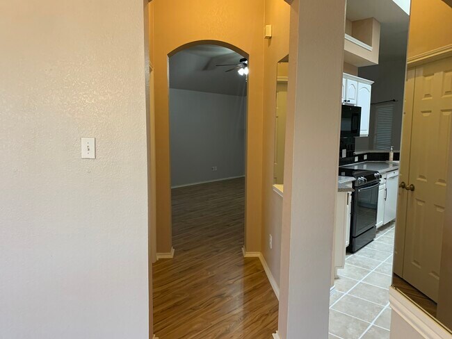 Building Photo - 2031 Trail Gln