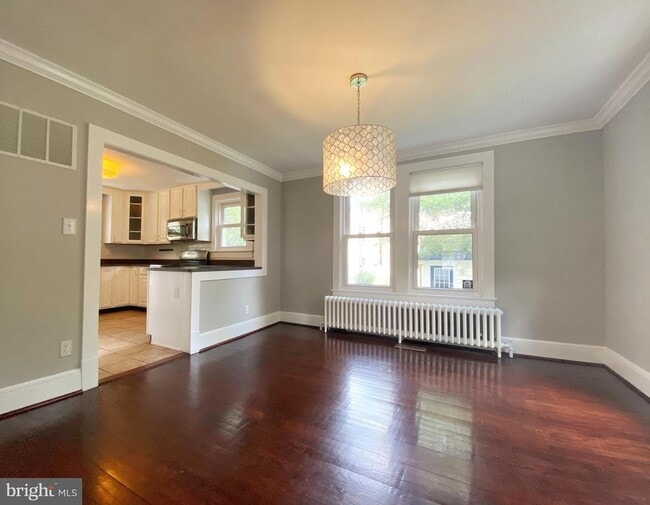 Building Photo - 432 E Luray Ave