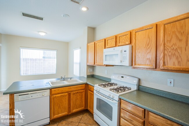 Building Photo - Spacious and Lovely Two-Story 3Bdm 2.5Ba Home in Centennial.