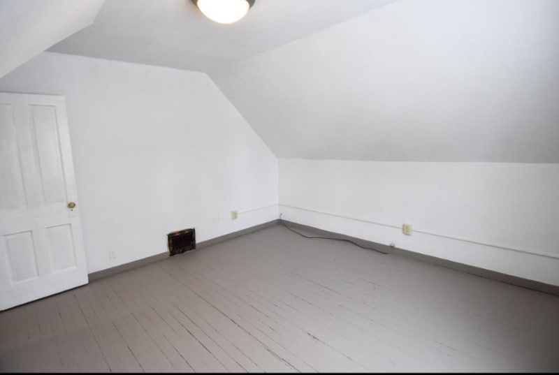 Building Photo - 204 Conley Ave S