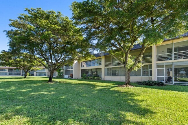 Building Photo - 124 Lake Constance Dr