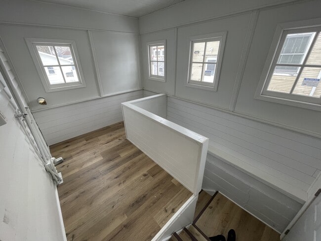 Building Photo - 218 W 28th St