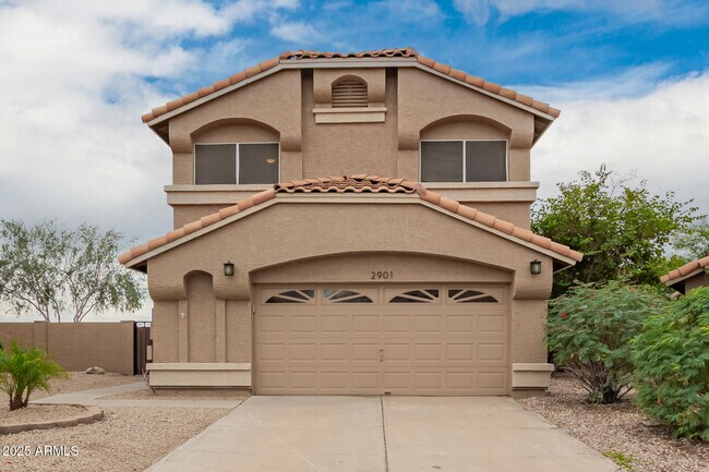 Building Photo - 2901 E Woodland Dr