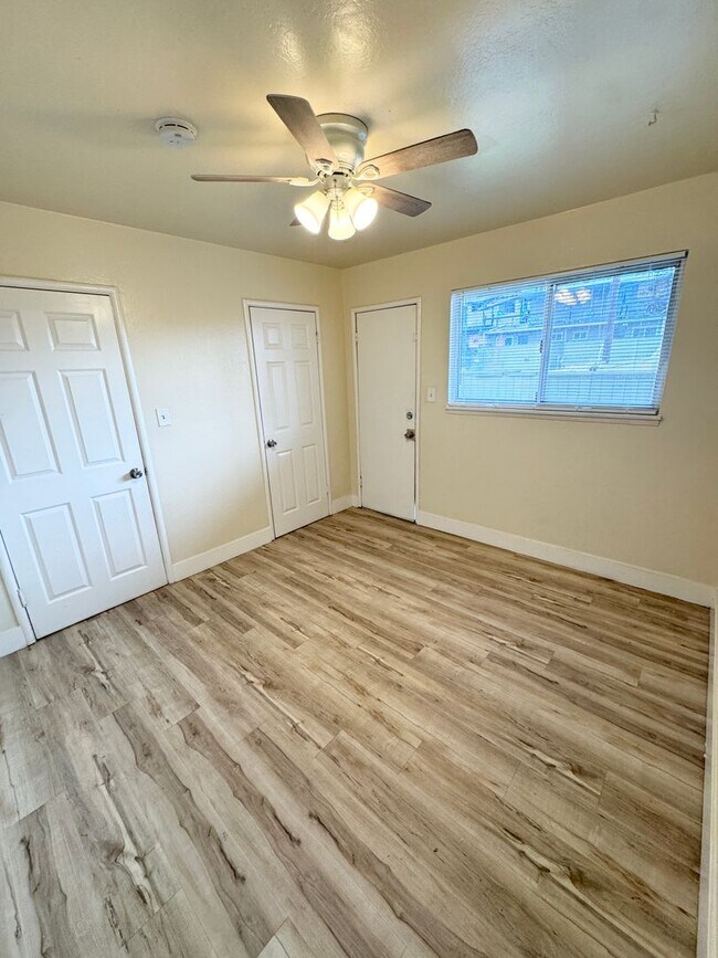 Building Photo - Move in incentive; One Bedroom One Bath Apartment with Patio and Small Yard SEE VIDEO