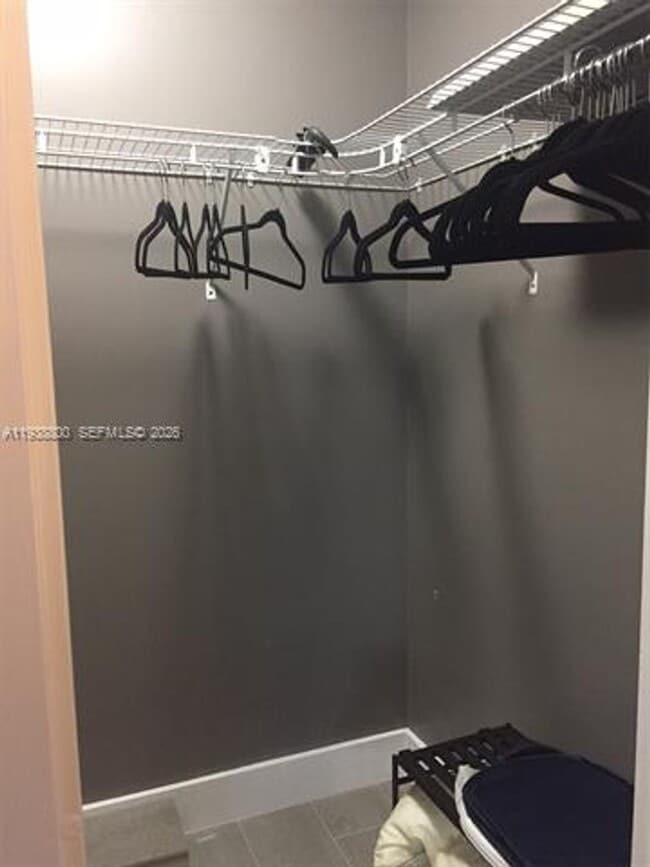 Building Photo - 100 Lincoln Rd