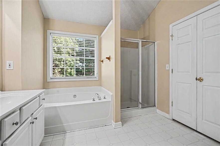 Building Photo - 375 Clairidge Ln SW