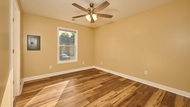 Building Photo - Now Showing: 1BR, 1BA duplex (Do not apply...